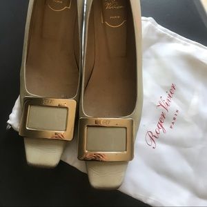 Classic Vivier buckle low heel